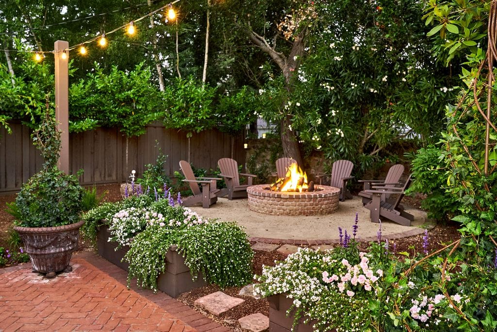 Backyard fire pit outdoor living area